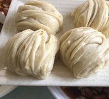 Flower-shaped steamed bun