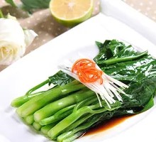Steamed Bok Choy in White Sauce