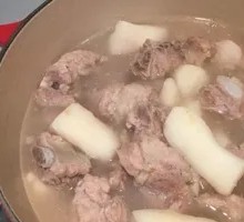 Stewed Lamb Tail Bones in Iron Pot