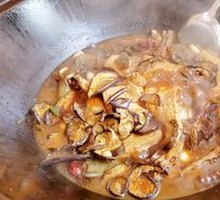 Pork Ribs and Chicken Feet with Corn Cake