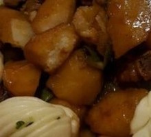 Stewed Pork Ribs with Steamed Buns in Iron Pot
