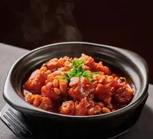 Braised Pig Trotters in Clay Pot