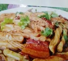 Pork Ribs with Steamed Buns