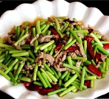 Garlic Shoots with Shredded Pork