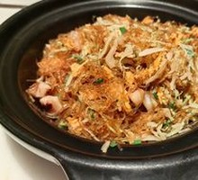 Stir-Fried Seafood with Rice Noodles
