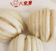 Flower-shaped steamed bun