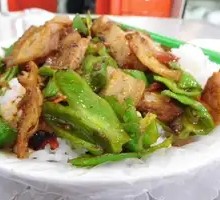 Sliced Beef with Stir-fried Sauce Rice Bowl