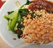 Spicy Pork Sauce Noodles with Peas