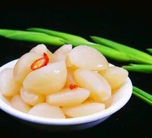 Sweet Pickled Garlic