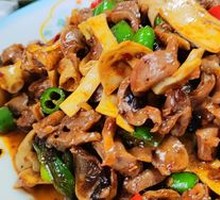 Stir-fried Chicken Gizzard and Duck Intestine