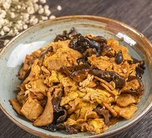 Sour Stir-Fried Egg with Wood Ear Mushrooms