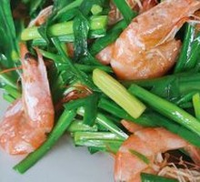 Stir-fried河虾 with leeks