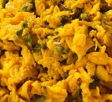 Stir-Fried Locust Blossoms with Eggs