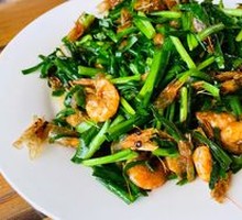 Stir-fried河虾 with leeks