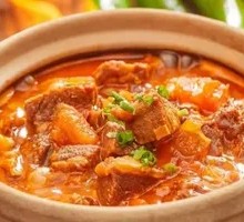 Stewed Beef Brisket with Tomato in Clay Pot
