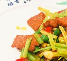 Stir-Fried Beef with Yellow Onion