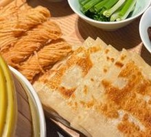Crispy pancakes with shredded fish rolls