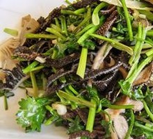 Stir-fried Scallion with Fish Balls