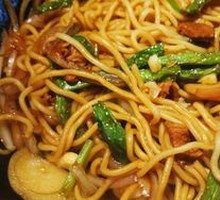 Stir-Fried Noodles in Iron Pot