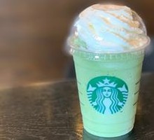Vanilla Iced Latte Matcha Iced Latte