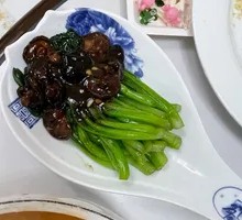 Braised Mushrooms with Seasonal Vegetables