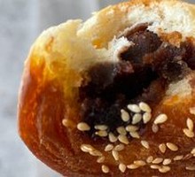 Honey-glazed Steamed Buns with Red Bean Filling