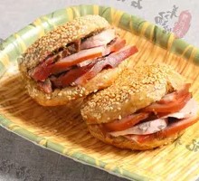 Braised Pork Belly in Flatbread