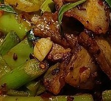 Stir-fried Pork with Garlic Shoots