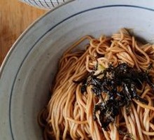 Grandmother's Scallion Oil Noodles