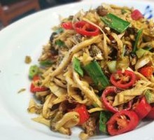 Sour Cabbage Stir-Fried with Bamboo Shoots