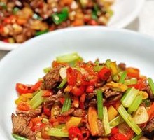 Stir-Fried Beef with Yellow Onion