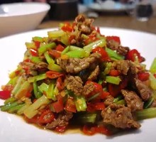 Stir-Fried Beef with Yellow Onion