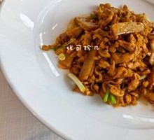 Small Yellow Ginger Stir-fried Sunflower Chicken