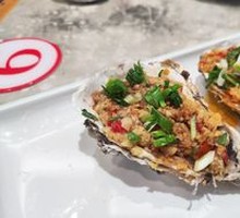 Garlic Steamed Oysters with Rice Noodles