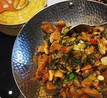 Pickled Vegetable Stewed Pork Intestines