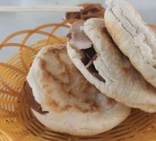 Pork head meat in fire-baked bun