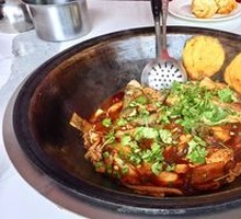 Stove-fried fish with corn cakes