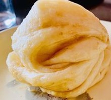 Flower-shaped steamed bun