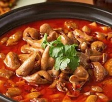 Braised Pork Intestines in Clay Pot