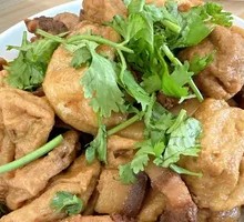 Braised Pork with Tofu Puffs