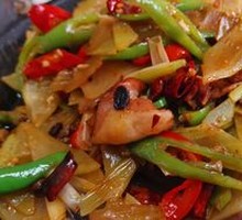 Stir-fried腊肉 with bamboo shoots