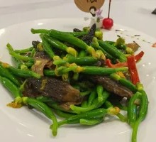 Morel Mushroom Stir-Fried with Cucumber Blossoms