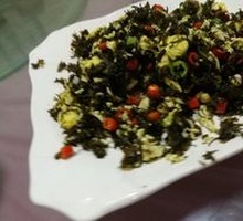 Stir-fried Eggs with Earth Moss