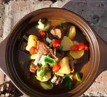 Braised Beef Ribs with Potatoes in Clay Pot