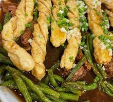 Stewed Spare Ribs with Green Beans and Steamed Bun
