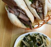 Pork head meat in fire-baked bun