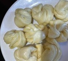 Flower-shaped steamed bun