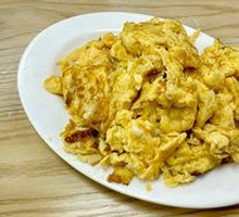 Stir-fried Eggs with Sesame Oil