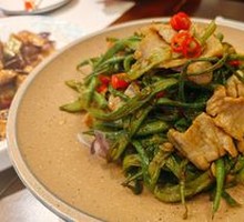 Pork and green bean stir-fry