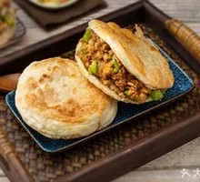 Braised Pork Belly in Flatbread